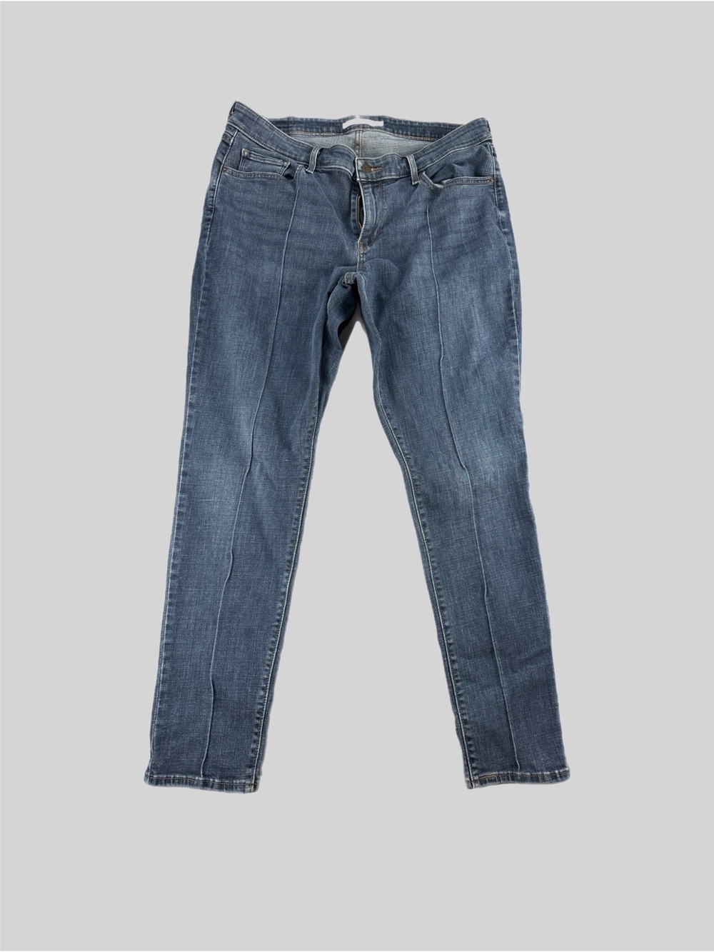 Levi's Mid Wash Straight Leg Women's Jeans